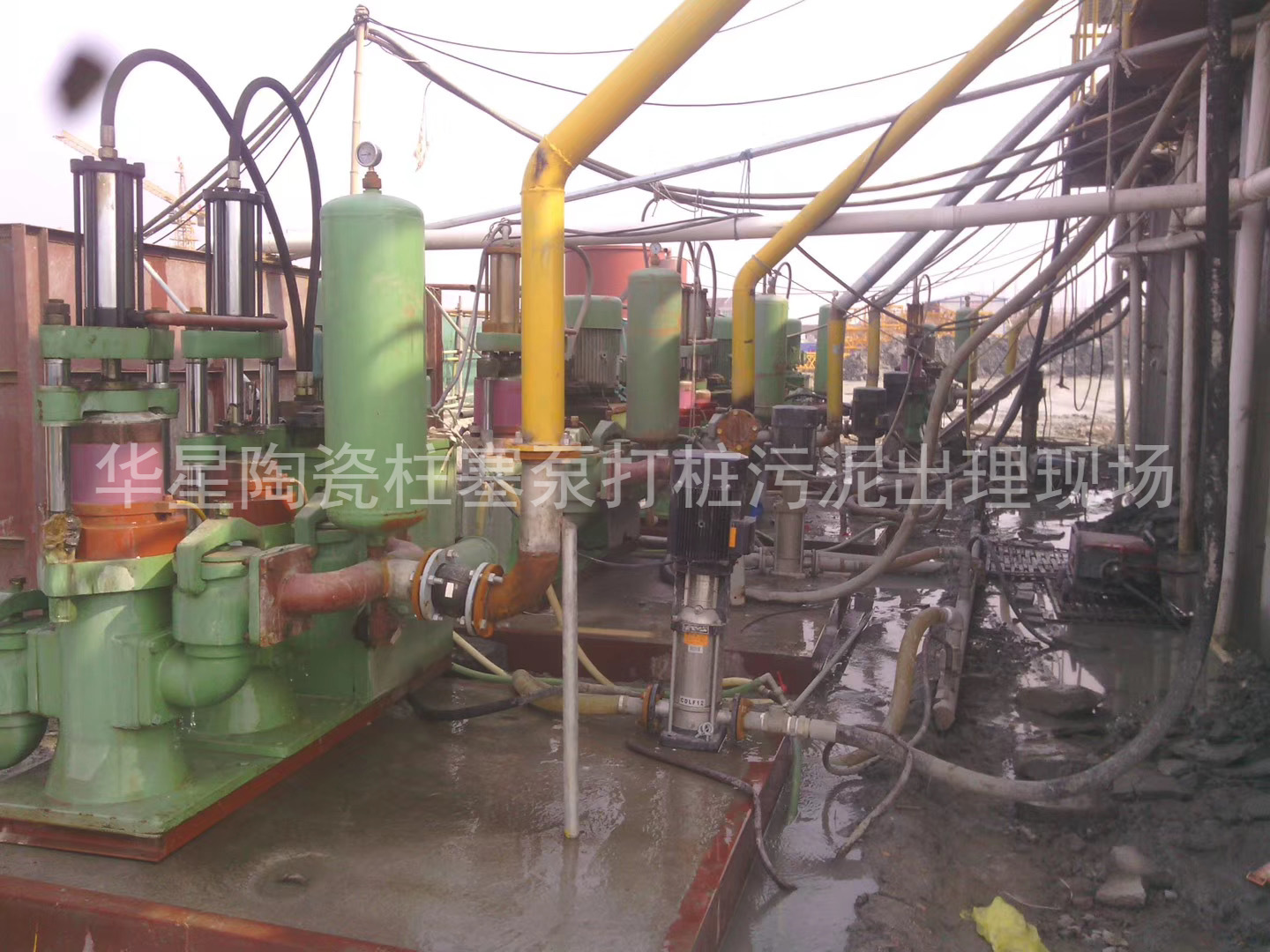 陶瓷柱塞泵使用現(xiàn)場(chǎng)房地產(chǎn)打樁污泥出理2.png
