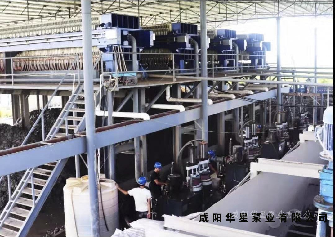 YBH壓濾機(jī)專(zhuān)用節(jié)能泵客戶(hù)使用現(xiàn)場(chǎng)